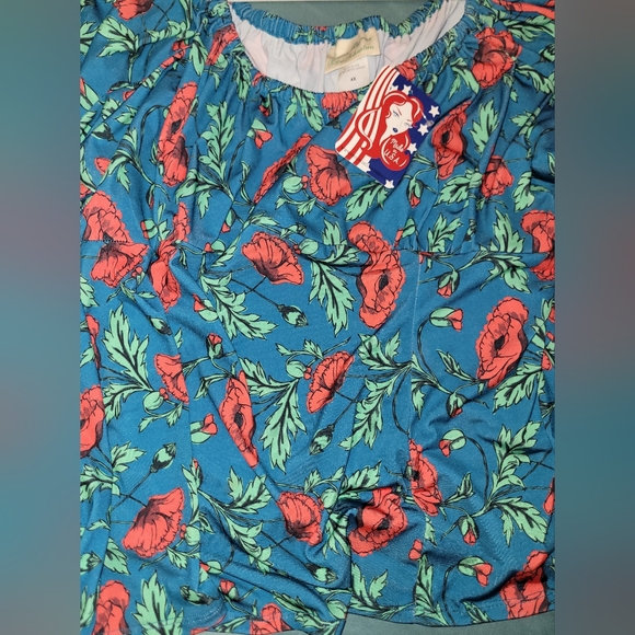 4x Poppies print pinup girl clothing top - Picture 1 of 2
